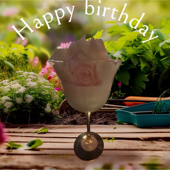 Handmade 16ozCharming Pink and White Birthday Candle cake fragrance - Picture 1 of 2